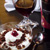 romantisches Dessert mit Kerzenschein und Rotwein